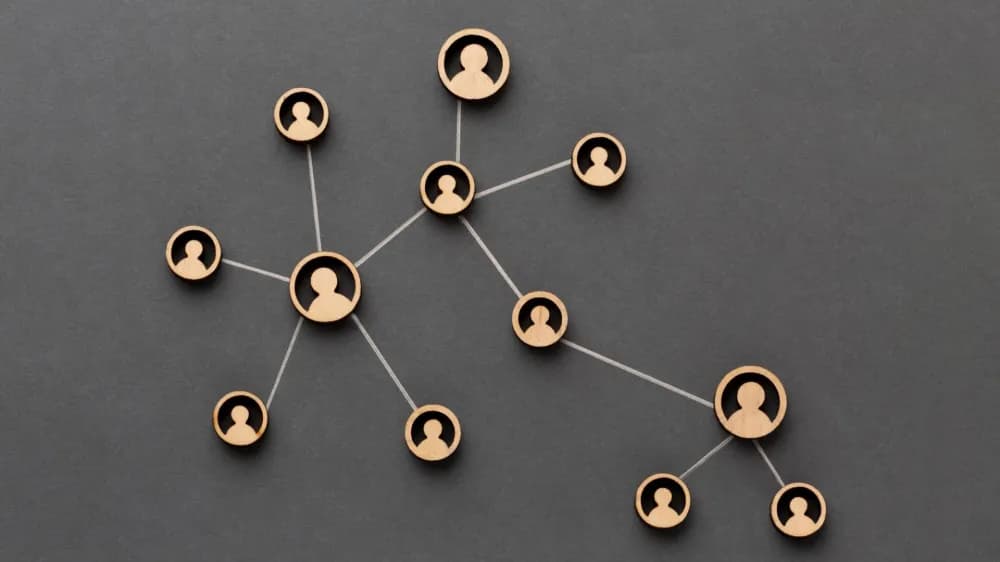 Network of people icons linked to each other by lines on a gray background
